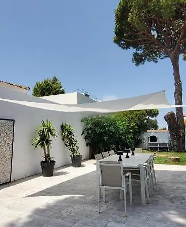 Yoli 26 Con Piscina Y Jardin Cerca De La Playa Сasa de vacaciones